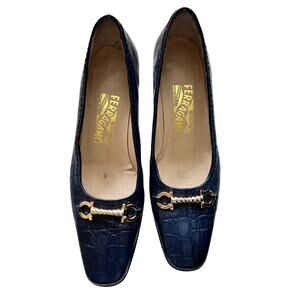 Salvatore Ferragamo Vintage Navy Embossed Leather Pumps Gold Gancini 7B